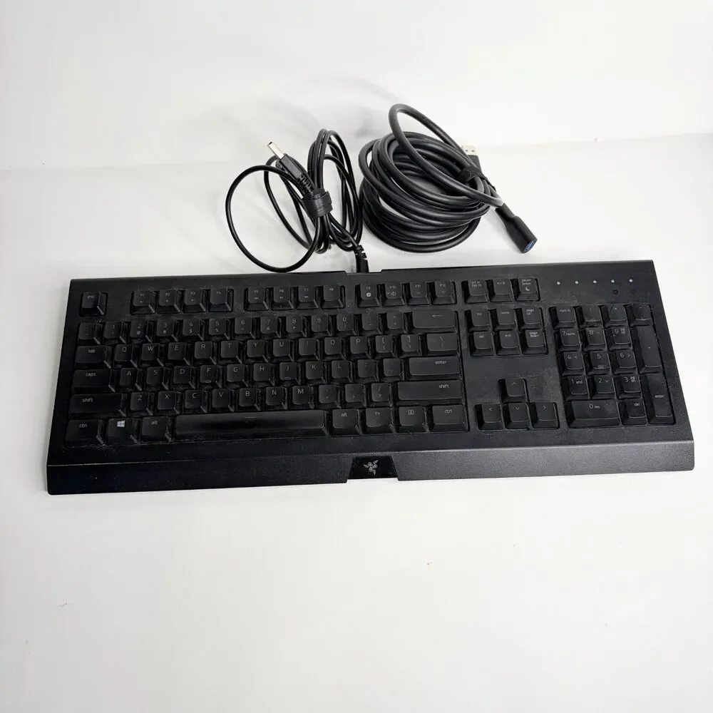 Razer Cynosa Chroma Gaming Keyboard Corded Black With USB Extension Lights Up